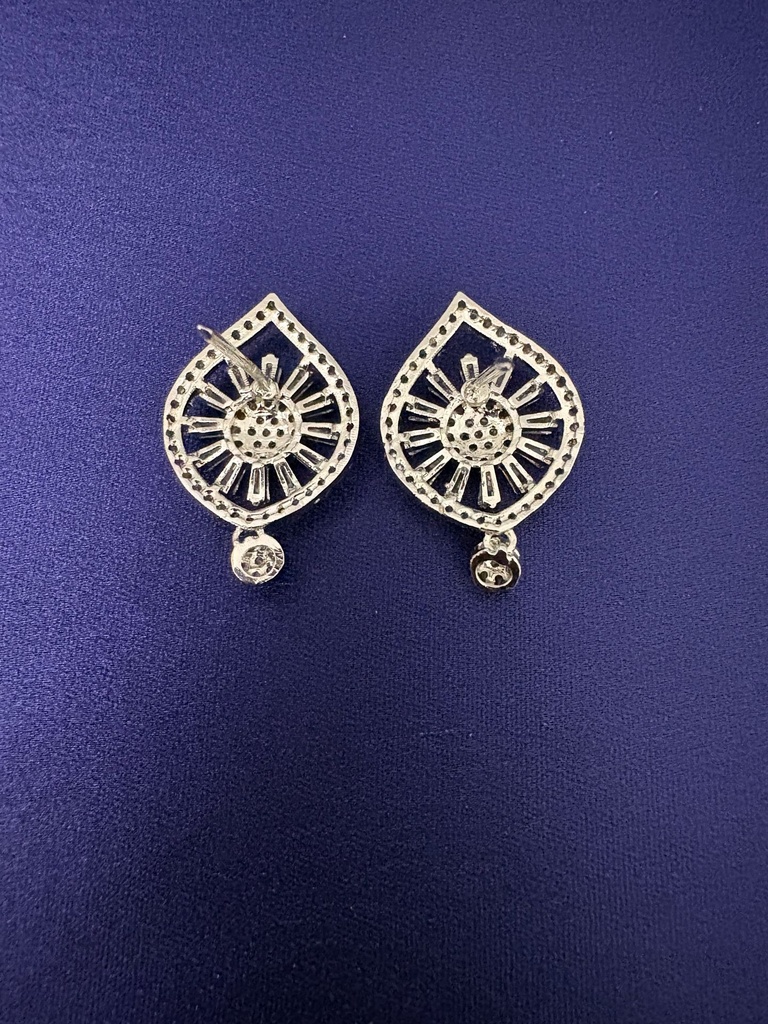[E-ST-R-WT-147] Sunburst Radiant Studs